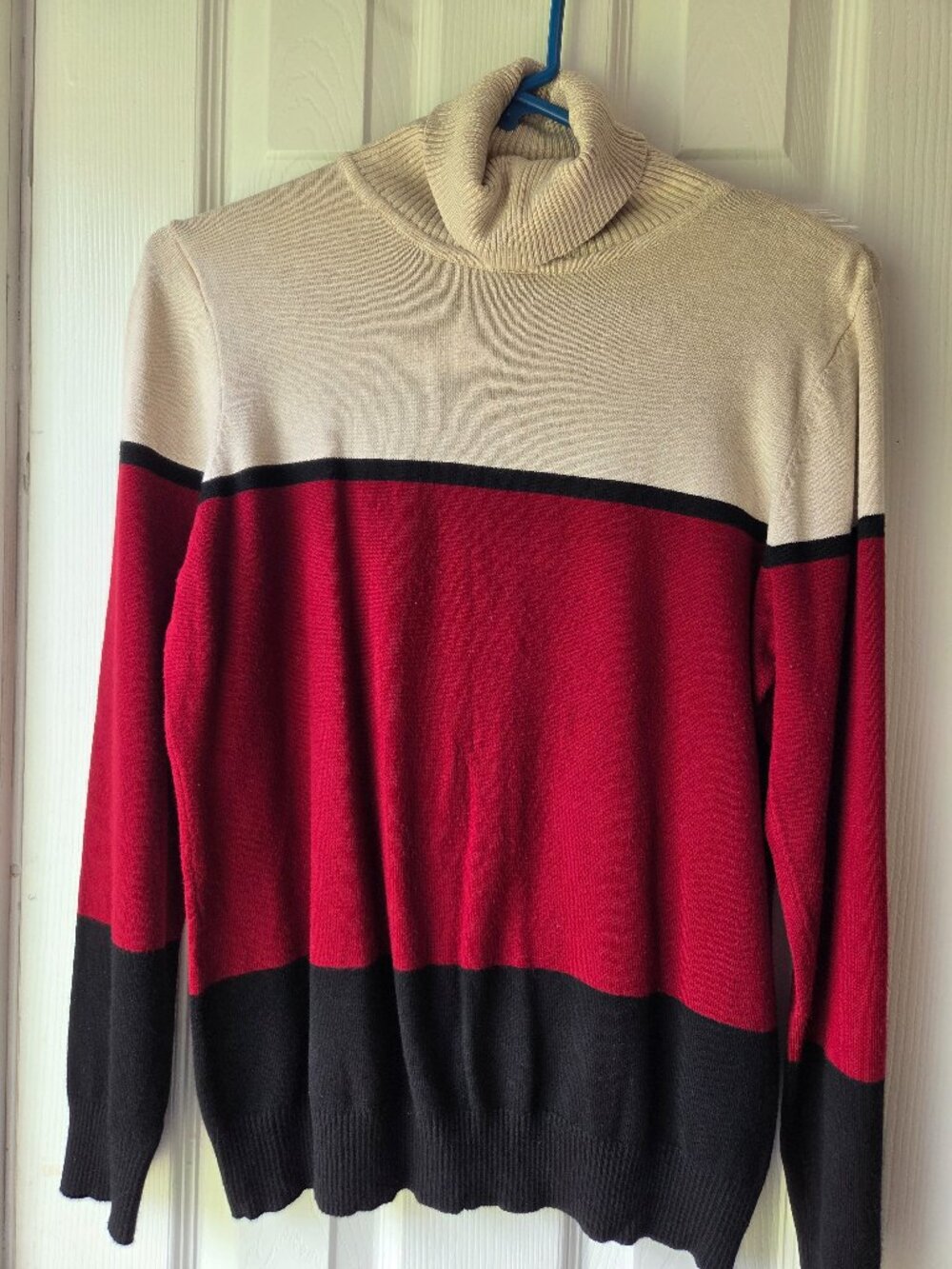 Joseph A. women's turtleneck sweater size M excellent condition